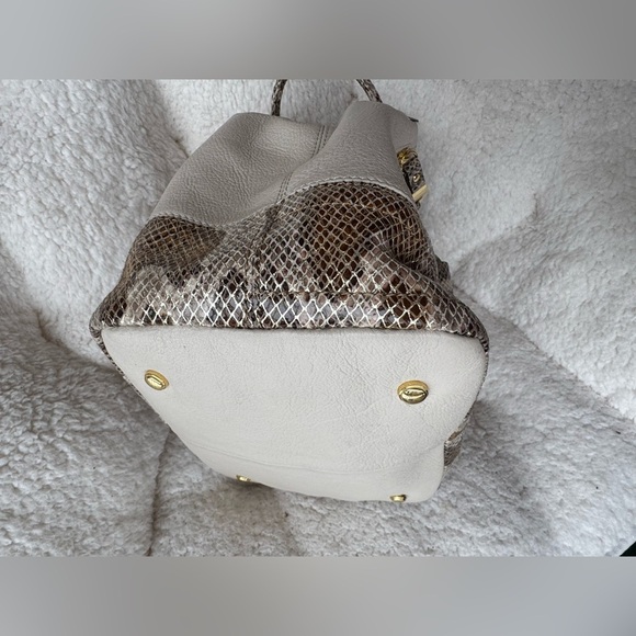 B. MAKOWSKY LEATHER BAG, METALLIC ANIMAL PRINT LEATHER TRIM, OUTSIDE POCKETS VGC - Picture 15 of 16